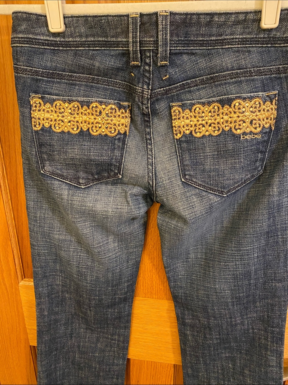 bebe Charlotte Bootcut Lattice Jeans with Light Distressing Gold Pockets Size 28